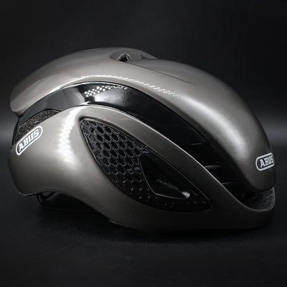 Sleek Aerodynamic Cycling Helmet