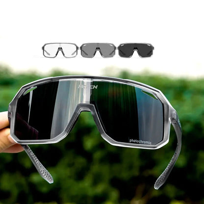 Photochromic Cycling Glasses