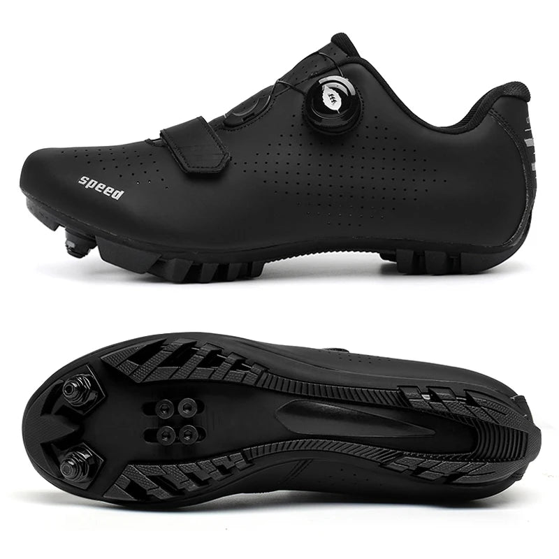 Matte schwarze Fahrradschuhe