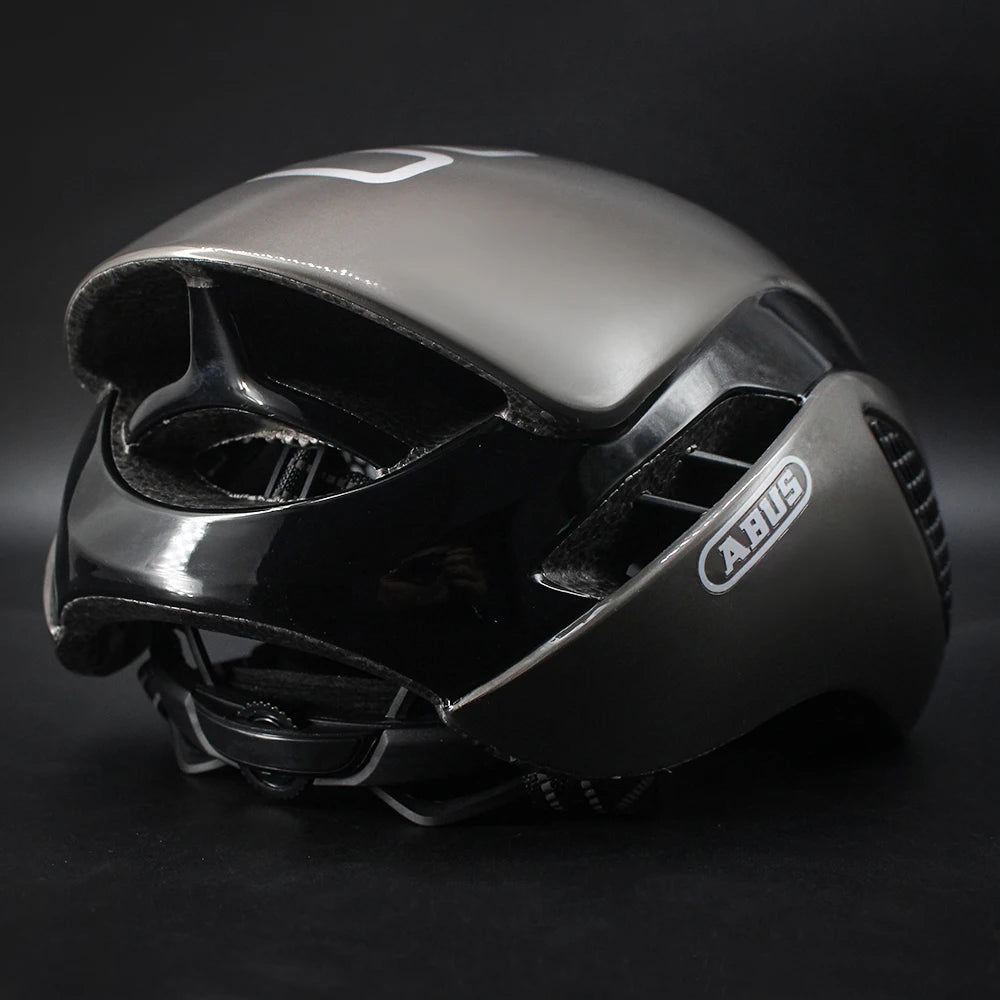 Sleek Aerodynamic Cycling Helmet