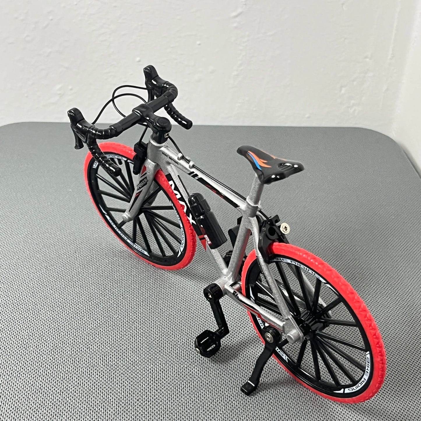 1:8 Scale Bicycle Model